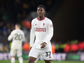 Manchester United macht nach Zittersieg Boden gut Manchester United macht nach Zittersieg Boden gut