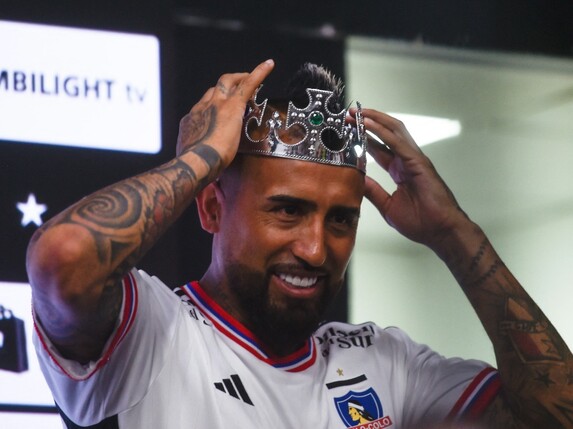 Heli, Schwert und Krone: Vidal als "König Artur" empfangen