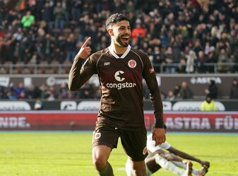 Späte Entscheidung: St. Paulis Torschütze Elias Saad jubelt nach seinem Treffer zum 3:2. Späte Entscheidung: St. Paulis Torschütze Elias Saad jubelt nach seinem Treffer zum 3:2.