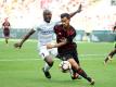 Udineses Pablo Armero (l) im Kampf um den Ball mit Milans Suso. Foto: Matteo Bazzi
<br>dpa-infocom GmbH