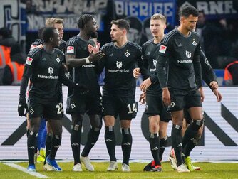 Hamburgs Spieler jubeln: Bei dem Dino läuft es derzeit. Hamburgs Spieler jubeln: Bei dem Dino läuft es derzeit.