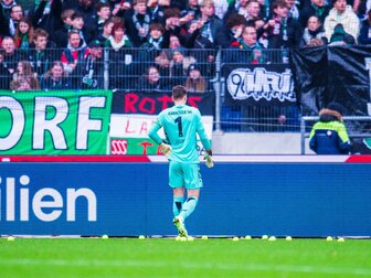 Hannover siegt nach langer Pause wegen Tennisbällen Hannover siegt nach langer Pause wegen Tennisbällen