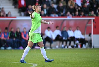 Die Wölfinnen um Alexandra Popp kamen in Leverkusen nicht über ein 1:1 hinaus. Die Wölfinnen um Alexandra Popp kamen in Leverkusen nicht über ein 1:1 hinaus.