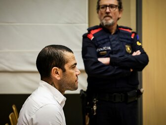 Vergewaltigungsprozess: Alves vor Gericht erschienen Vergewaltigungsprozess: Alves vor Gericht erschienen
