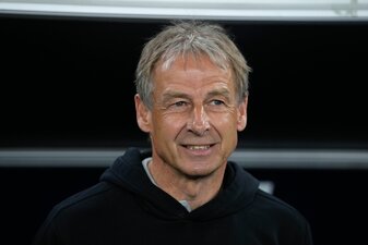 Südkoreas Trainer Jürgen Klinsmann trifft mit seinem Team im Halbfinale des Asien-Cups auf Jordanien. Südkoreas Trainer Jürgen Klinsmann trifft mit seinem Team im Halbfinale des Asien-Cups auf Jordanien.