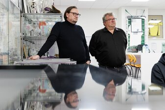 Osnabrücks Geschäftsführer Michael Welling (l) und Präsident Holger Elixmann. Osnabrücks Geschäftsführer Michael Welling (l) und Präsident Holger Elixmann.