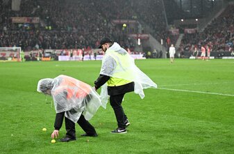 Auch in Mainz flogen Tennisbälle auf den Rasen. Auch in Mainz flogen Tennisbälle auf den Rasen.