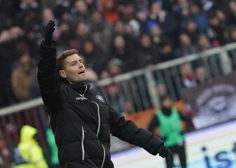St. Paulis Coach Fabian Hürzeler reist mit seinem Team zum Training nach Mallorca. St. Paulis Coach Fabian Hürzeler reist mit seinem Team zum Training nach Mallorca.