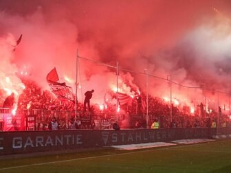 Pyro-Einsatz im Derby: Über 100.000 Euro Strafe für St. Pauli Pyro-Einsatz im Derby: Über 100.000 Euro Strafe für St. Pauli