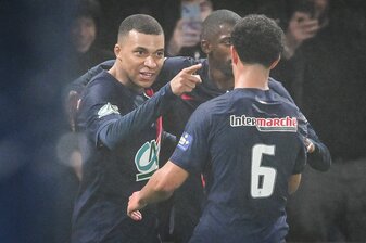 Kylian Mbappe (l) wird mit einem Wechsel zu Real Madrid in Verbindung gebracht. Kylian Mbappe (l) wird mit einem Wechsel zu Real Madrid in Verbindung gebracht.
