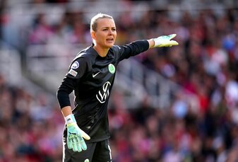 Nationaltorhüterin Merle Frohms sieht ein Ende des Dauer-Titelduells in der Frauen-Bundesliga zwischen ihrem VfL Wolfsburg und dem FC Bayern München. Nationaltorhüterin Merle Frohms sieht ein Ende des Dauer-Titelduells in der Frauen-Bundesliga zwischen ihrem VfL Wolfsburg und dem FC Bayern München.