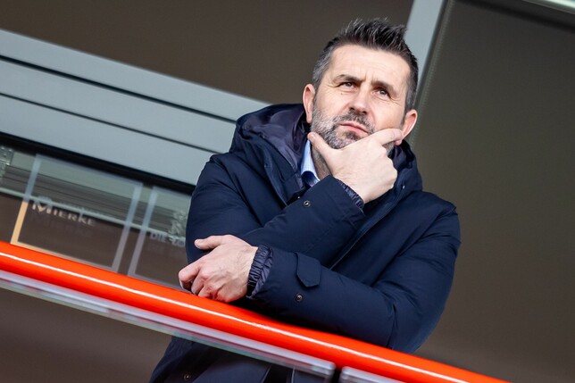 Unions Trainer Nenad Bjelica darf gegen Wolfsburg wieder auf der Bank sitzen.