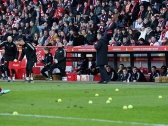 Fan-Proteste gegen die DFL sorgen für Unterbrechungen Fan-Proteste gegen die DFL sorgen für Unterbrechungen