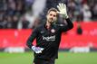 Eintracht Frankfurt bangt um den Einsatz von Torwart Kevin Trapp.