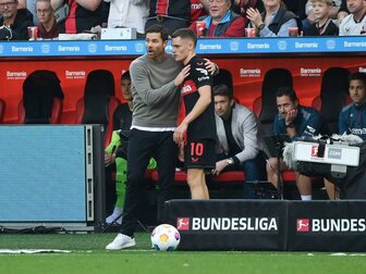 Bleiben Alonso und Wirtz? Rolfes ist sich "sicher" Bleiben Alonso und Wirtz? Rolfes ist sich "sicher"