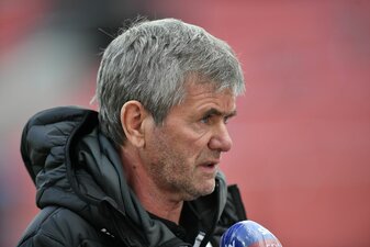 Friedhelm Funkel tritt beim FCK die Nachfolge von Dimitrios Grammozis an. Friedhelm Funkel tritt beim FCK die Nachfolge von Dimitrios Grammozis an.