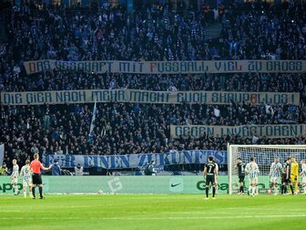 Erneute Proteste in der 2. Liga: Unterbrechung in Berlin Erneute Proteste in der 2. Liga: Unterbrechung in Berlin