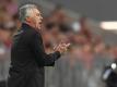 Joshua Kimmich (l) wird von den Bayern-Spielern nach seinen zwei Treffern gefeiert. Foto: Sven Hoppe