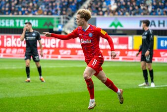 Finn Porath jubelt, nachdem er zur Kieler 1:0-Führung getroffen hat.