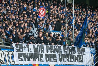 Die Paderborner Fans sind gegen einen Einstieg eines Investors bei der DFL. Die Paderborner Fans sind gegen einen Einstieg eines Investors bei der DFL.