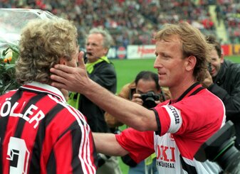 Andreas Brehme (r) spielte auch für den 1. FC Kaiserslautern in der Bundesliga. Andreas Brehme (r) spielte auch für den 1. FC Kaiserslautern in der Bundesliga.