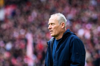 Trainer Christian Streich und seine Freiburger empfangen am Donnerstag den RC Lens. Trainer Christian Streich und seine Freiburger empfangen am Donnerstag den RC Lens.