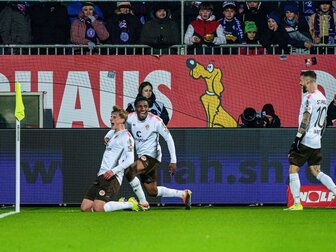 St. Pauli ringt Kiel im Spitzenspiel nieder St. Pauli ringt Kiel im Spitzenspiel nieder
