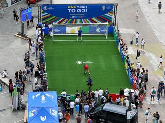 "Ganze Land mitnehmen": DFB startet Aktivitäten für EM "Ganze Land mitnehmen": DFB startet Aktivitäten für EM