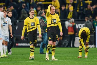 Julian Brandt (Mitte r) hat einiges an seiner Mannschaft zu kritisieren. Julian Brandt (Mitte r) hat einiges an seiner Mannschaft zu kritisieren.