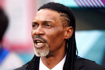 Hatte die Auswahl Kameruns 2022 übernommen: Trainer Rigobert Song. Hatte die Auswahl Kameruns 2022 übernommen: Trainer Rigobert Song.