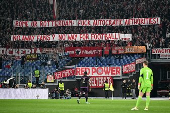 Der FC Bayern ist wegen Fehlverhaltens seiner Fans in der Champions League bestraft worden. Der FC Bayern ist wegen Fehlverhaltens seiner Fans in der Champions League bestraft worden.