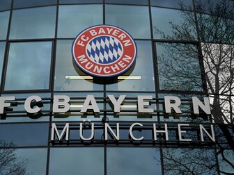FC Bayern: 2000. Spiel in der Bundesliga FC Bayern: 2000. Spiel in der Bundesliga