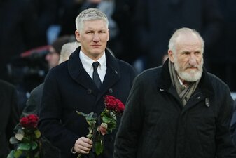Bastian Schweinsteiger (l) übernimmt die Schirmherrschaft für ein traditionelles Golf-Turnier zugunsten der «Franz Beckenbauer-Stiftung». Bastian Schweinsteiger (l) übernimmt die Schirmherrschaft für ein traditionelles Golf-Turnier zugunsten der «Franz Beckenbauer-Stiftung».