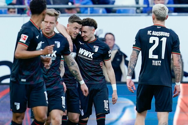 Der FC Augsburg traf in der ersten Halbzeit in Darmstadt bereits fünffach.
