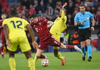 Schiedsrichter Slavko Vinčić wird das Spiel des FC Bayern gegen Lazio Rom pfeifen. Schiedsrichter Slavko Vinčić wird das Spiel des FC Bayern gegen Lazio Rom pfeifen.