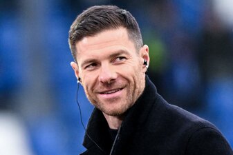 Gibt jetzt auch anderen einen Grund zum Lächeln: Xabi Alonso (Photo by Kirill KUDRYAVTSEV / AFP) / DFL REGULATIONS PROHIBIT ANY USE OF PHOTOGRAPHS AS IMAGE SEQUENCES AND/OR QUASI-VIDEO (Photo by KIRI Gibt jetzt auch anderen einen Grund zum Lächeln: Xabi Alonso (Photo by Kirill KUDRYAVTSEV / AFP) / DFL REGULATIONS PROHIBIT ANY USE OF PHOTOGRAPHS AS IMAGE SEQUENCES AND/OR QUASI-VIDEO (Photo by KIRI
