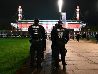 Ausschreitungen nach Derby in Köln - Ordner schwer verletzt Ausschreitungen nach Derby in Köln - Ordner schwer verletzt