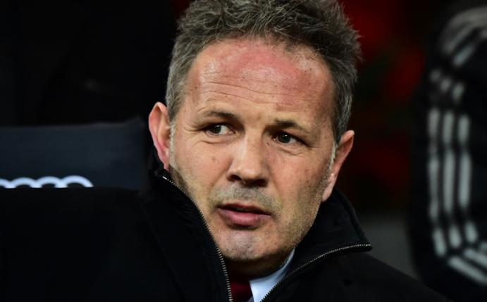 Sinisa Mihajlovic macht sich über seinen Stürmer lustig (Quelle: SID-IMAGES)