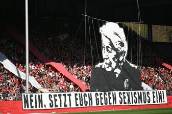 Freiburger Fußballfans setzten bereits vor mehreren Jahren ein Zeichen gegen Sexismus. Freiburger Fußballfans setzten bereits vor mehreren Jahren ein Zeichen gegen Sexismus.