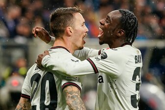 Alejandro Grimaldo (l) und Jeremie Frimpong sind ungemein torgefährlich. Alejandro Grimaldo (l) und Jeremie Frimpong sind ungemein torgefährlich.