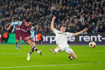 Matthias Ginter (r) und der SC Freiburg treffen wie schon in der Vorrunde auf West Ham United. Matthias Ginter (r) und der SC Freiburg treffen wie schon in der Vorrunde auf West Ham United.