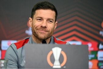Alonso habe gute Gespräche mit Kurbanow und dessen Assistenten-Team gehabt. Alonso habe gute Gespräche mit Kurbanow und dessen Assistenten-Team gehabt.