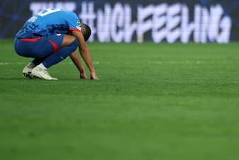 Nationalspieler Benjamin Henrichs ist fassungslos: «So viele Torchancen, wie wir hatten, dürfen wir nicht rausfliegen.» Nationalspieler Benjamin Henrichs ist fassungslos: «So viele Torchancen, wie wir hatten, dürfen wir nicht rausfliegen.»