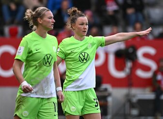 Alexandra Popp (r) und Marina Hegering spielen in der Bundesliga für den VfL Wolfsburg. Alexandra Popp (r) und Marina Hegering spielen in der Bundesliga für den VfL Wolfsburg.