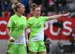 Alexandra Popp (r) und Marina Hegering spielen in der Bundesliga für den VfL Wolfsburg.