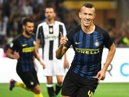 Inter Mailands Ivan Perisic (r) erzielte den 2:1-Siegtreffer Juventus Turin. Foto: Daniel Dal Zennaro Inter Mailands Ivan Perisic (r) erzielte den 2:1-Siegtreffer Juventus Turin. Foto: Daniel Dal Zennaro