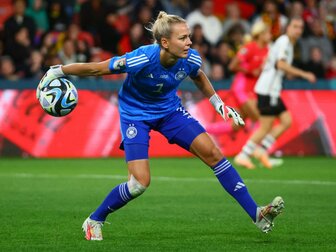 Frohms findet Equal Pay im Fußball "utopisch"