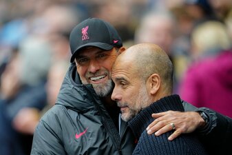 Jürgen Klopp (l) und Pep Guardiola treffen zum 16. Mal in Englands höchster Spielklasse aufeinander. Jürgen Klopp (l) und Pep Guardiola treffen zum 16. Mal in Englands höchster Spielklasse aufeinander.