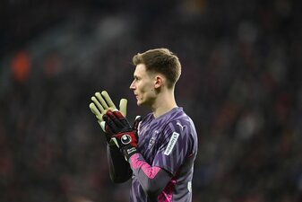 Mönchengladbachs Torhüter Moritz Nicolas verlängerte seinen Vertrag bis 2029. Mönchengladbachs Torhüter Moritz Nicolas verlängerte seinen Vertrag bis 2029.