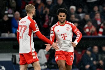 Eine Muskelverletzung zwang Serge Gnabry (r) zu einer längeren Pause. Eine Muskelverletzung zwang Serge Gnabry (r) zu einer längeren Pause.